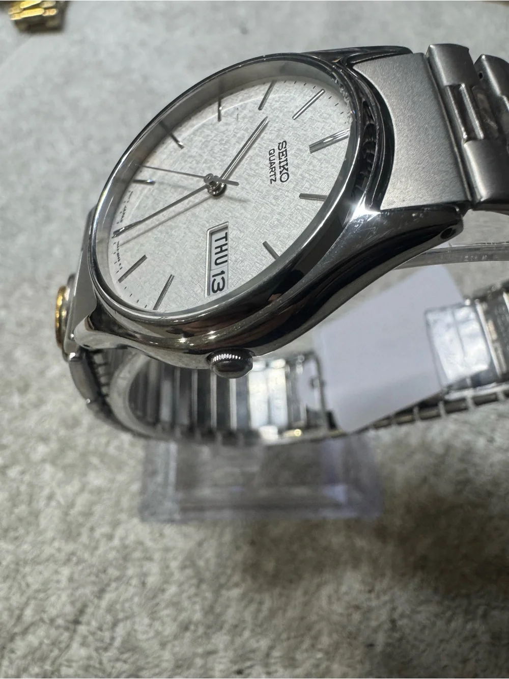 #182 Seiko Quartz Men's Silver Dial Stainless Watch